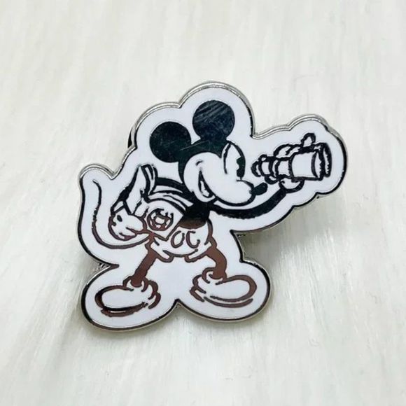 🔮 5/$25 Disney Vacation Mickey Sightseeing Pin - Picture 1 of 3